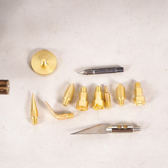 Plaid Decorative Wood Burning Set Hot Tool Tips DIY Kit w/ Case - Picture 2 of 10